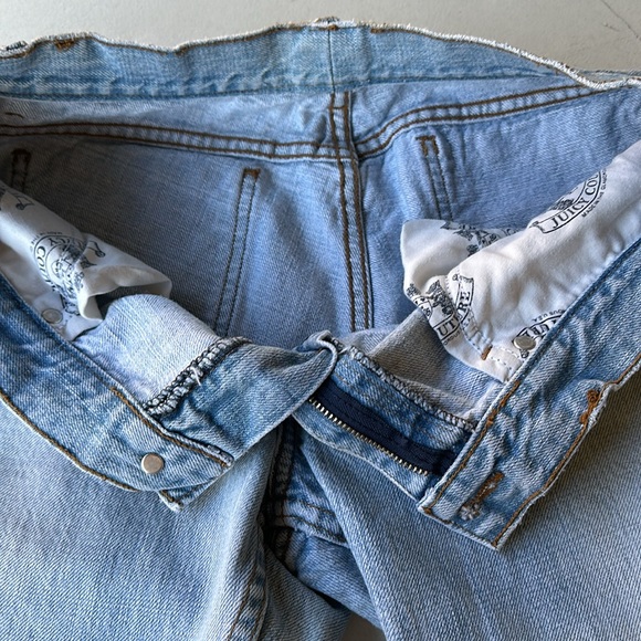 JUICY COUTURE | Vintage Y2K Distressed Light Wash Boot Cut Jeans - Picture 9 of 13